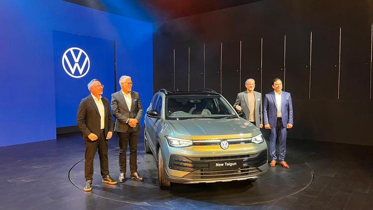 Volkswagen Taigun Facelift Debuts With Refreshed Features & New 8-Speed AT - Launch Soon! The new Volkswagen Taigun gets refreshed design & styling, new variant options, and updated specifications.