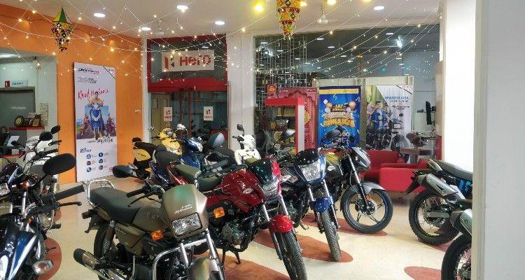 Passenger Vehicle, Two-Wheeler Segments Report Lackluster Sales In Q1 FY2026: SIAM Passenger Vehicle, Two-Wheeler Segments Report Lackluster Sales In Q1 FY2026: SIAM